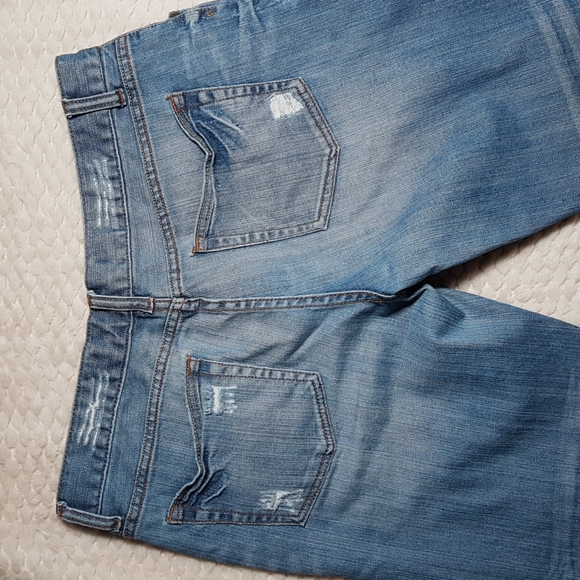 Distressed Cropped Jeans - Picture 5 of 8